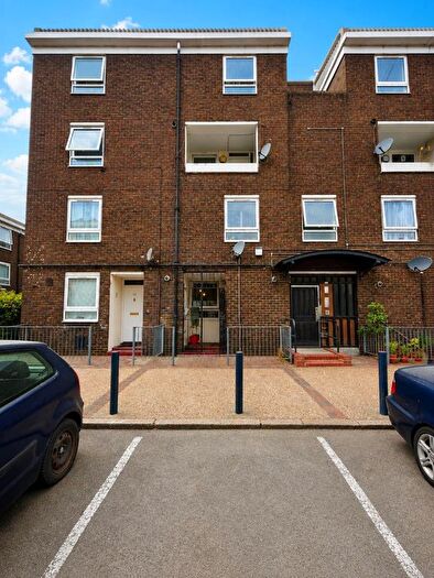 3 Bedroom Flat For Sale In Nairn Street, London, E14