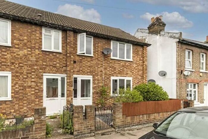 3 Bedroom Property To Rent In Besley Street, London, SW16