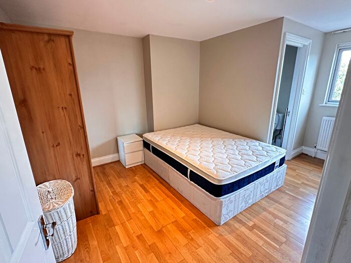 Studio To Rent In West Hendon Broadway, London, NW9