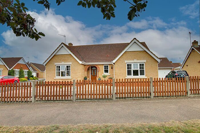 3 Bedroom Detached Bungalow For Sale In Morley Way, Wimblington, PE15
