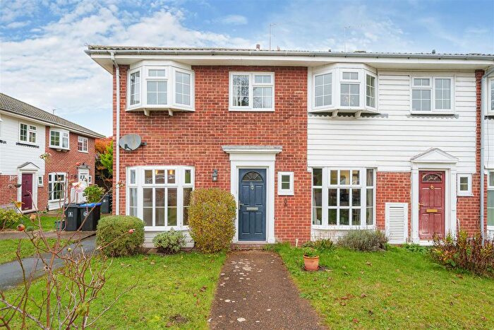 3 Bedroom Property To Rent In Mount Hermon Close, Woking, GU22