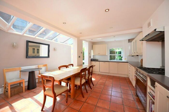 5 Bedroom Terraced House To Rent In Avenell Road, N5