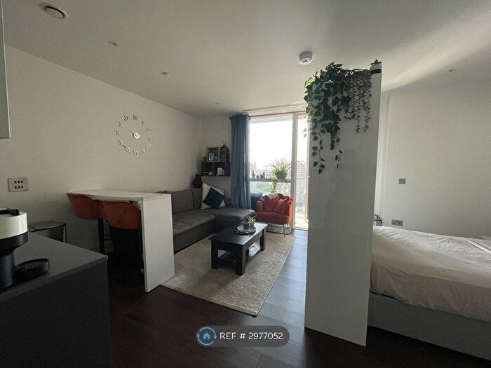 Studio To Rent In Maine Tower, London, E14