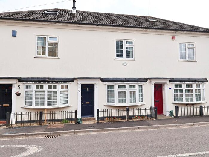 3 Bedroom Cottage For Sale In South Street, Hythe, SO45