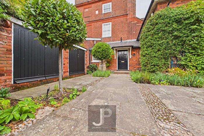 1 Bedroom Flat To Rent In Coxtie Green Road, Pilgrims Hatch, Brentwood, CM14