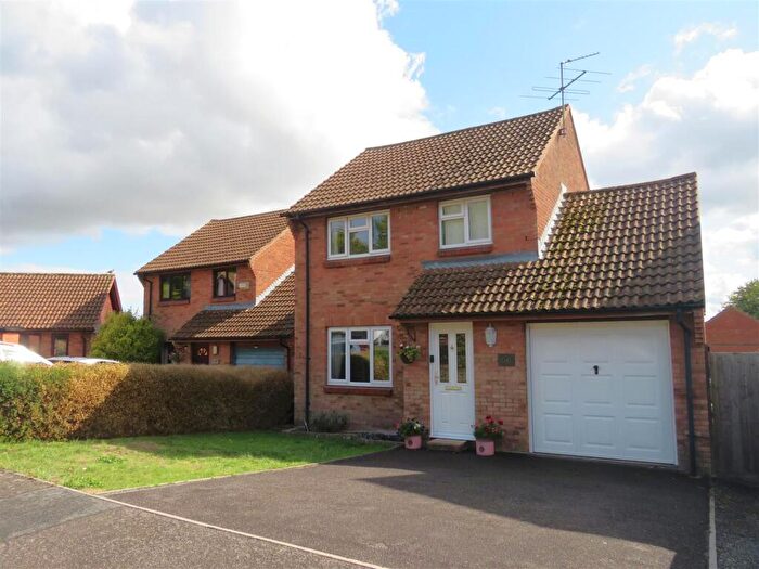 3 Bedroom Detached House For Sale In Cornfield Road, Devizes, SN10