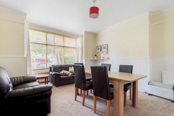 6 Bedroom Semi-Detached House To Rent In Banbury Road, Student Bedroom, OX2