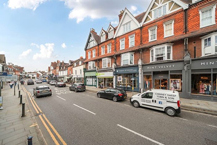 3 Bedroom Flat To Rent In Castle Walk, High Street, Reigate, RH2
