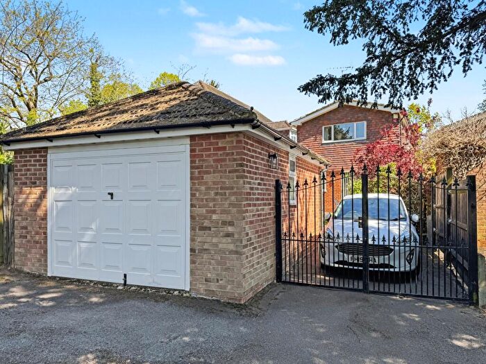 4 Bedroom Detached House For Sale In Chislehurst Road, Orpington, BR6