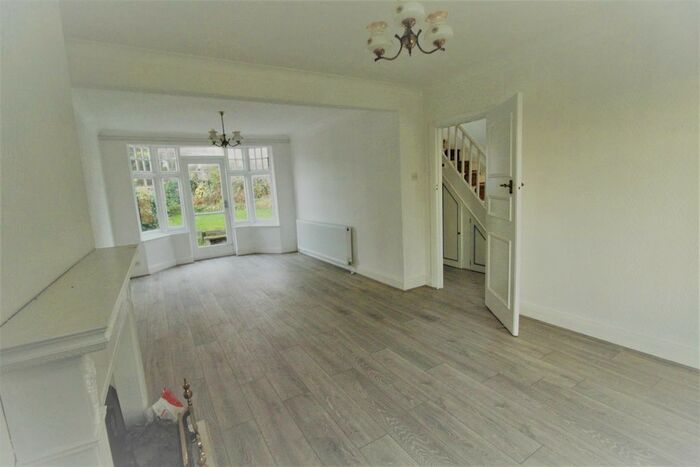 3 Bedroom Property To Rent In Imber Close, Southgate, N14