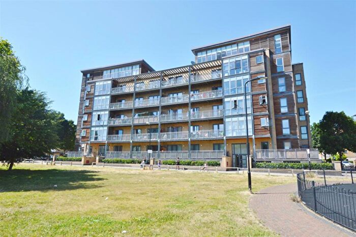2 Bedroom Flat For Sale In Woodmill Road, Hackney, London, E5