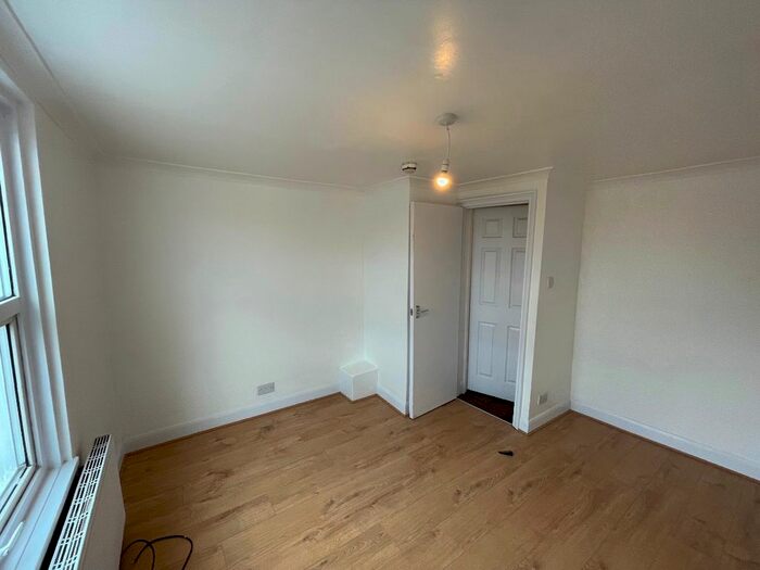 2 Bedroom Flat To Rent In Green Lanes, London, N4