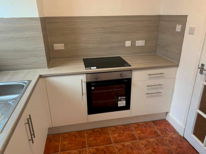 2 Bedroom Flat To Rent In Earn Crescent, Dundee, DD2