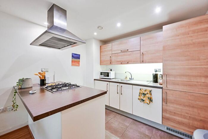 1 Bedroom Flat To Rent In Wager Street, Mile End, London, E3
