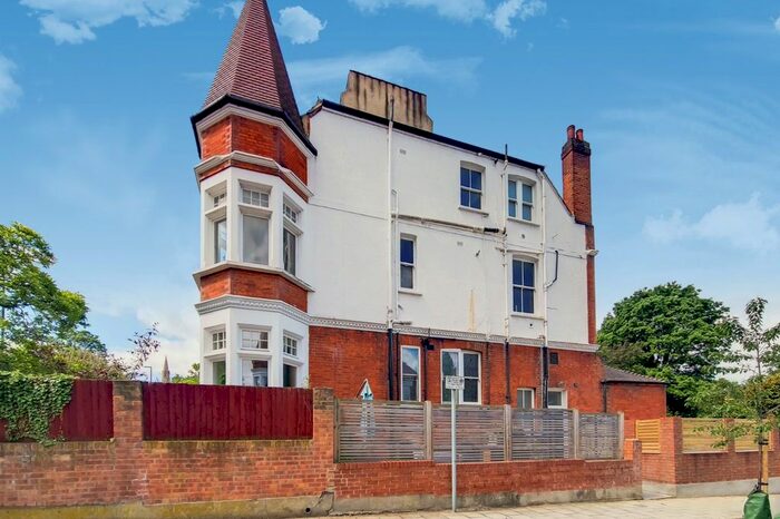 2 Bedroom Flat To Rent In West Hill, London, SW15