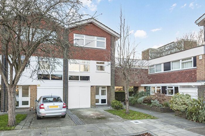 4 Bedroom Terraced House To Rent In The Knoll, Ealing, W13