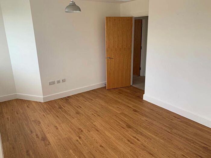 1 Bedroom Flat To Rent In Potters Bar, Hertfordshire, EN6