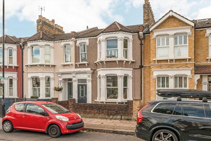 2 Bedroom Flat To Rent In Ivydale Road, Peckham, SE15