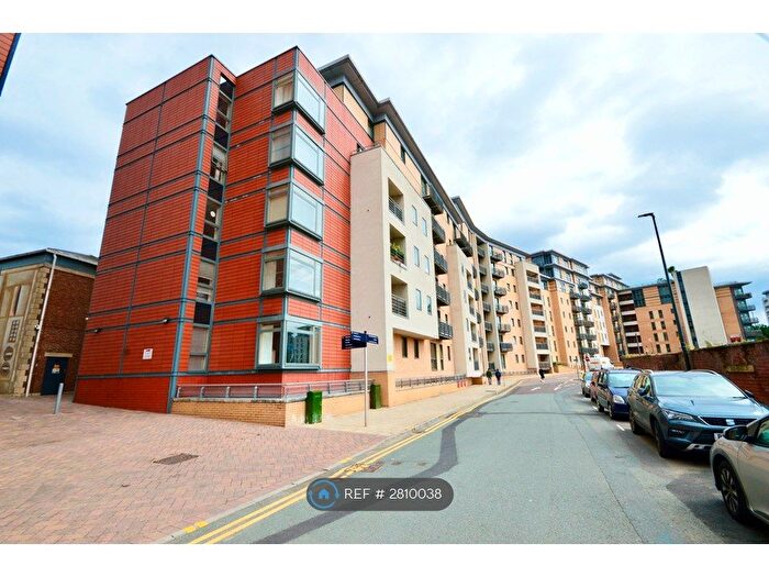 2 Bedroom Flat To Rent In Balmoral Place, Hunslet, Leeds, LS10