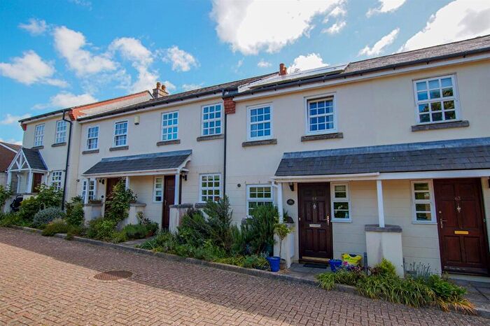 2 Bedroom Semi-Detached House To Rent In King George Gardens, Chichester, PO19