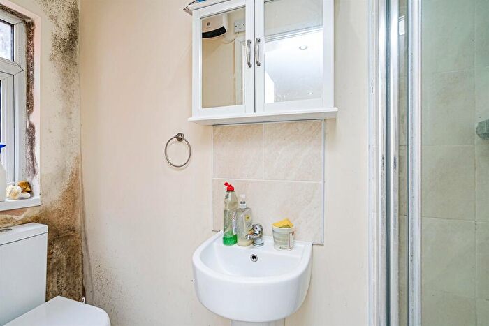 4 Bedroom Semi-Detached House For Sale In High Street, Pensnett, Brierley Hill, DY5