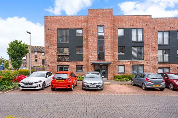 3 Bedroom Flat For Sale In Skylark Place, Edinburgh, EH15