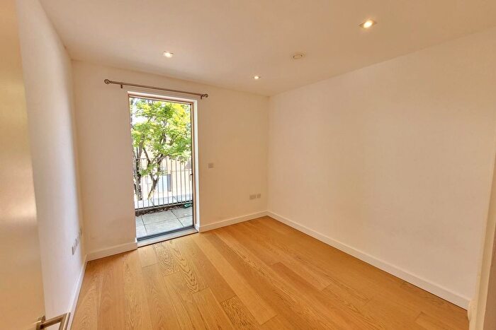 2 Bedroom Flat To Rent In Croxted Road, West Dulwich, London, SE21