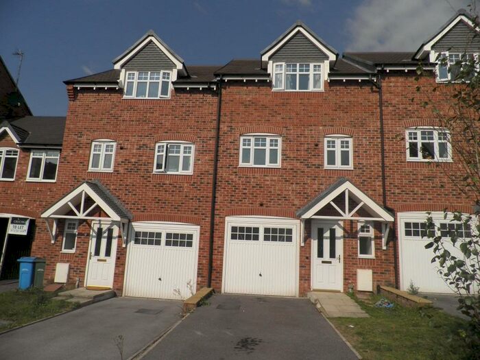 3 Bedroom Town House To Rent In Bracken Way, Harworth, Doncaster, DN11