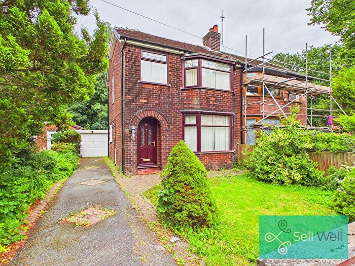 3 Bedroom Semi-Detached House For Sale In Oakwood Drive, Worsley, Manchester, M28