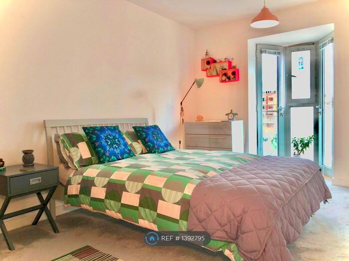 1 Bedroom Flat To Rent In Eldon Court, Romford, RM1