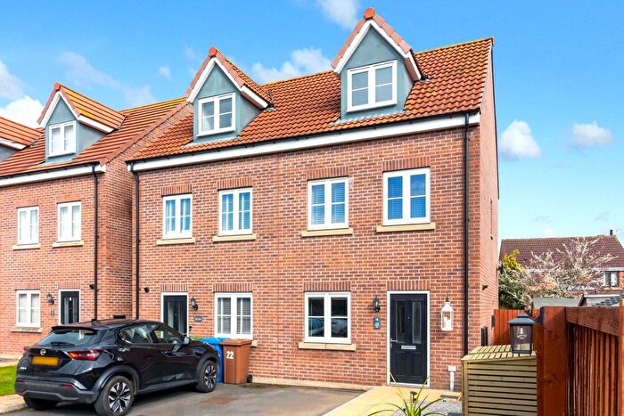 3 Bedroom Semi Detached House For Sale In Robson Avenue, Pocklington, York, YO42