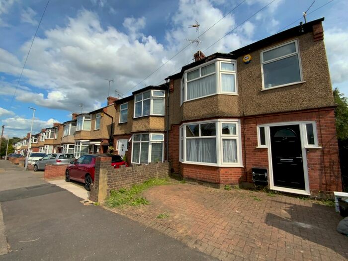 3 Bedroom Semi-Detached House To Rent In Alton Road, Luton, Bedfordshire, LU1