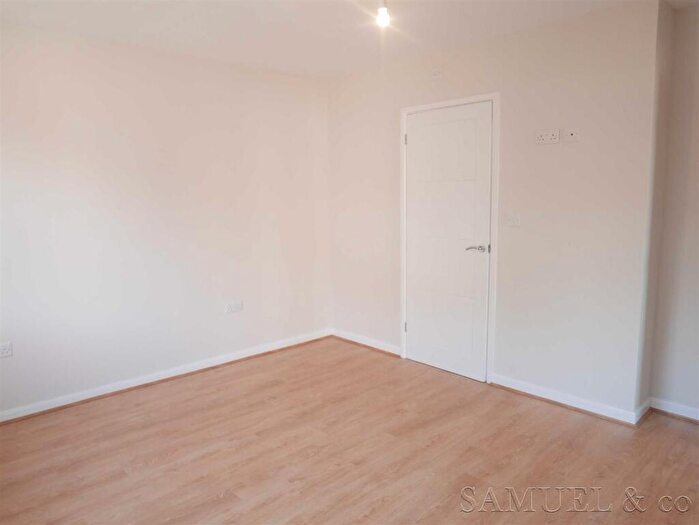 3 Bedroom Semi-Detached Bungalow To Rent In Tunnel Road, West Bromwich, B70