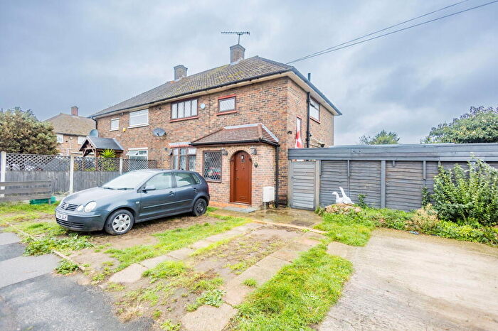 3 Bedroom Semi-Detached House For Sale In Nethan Drive, Aveley, South Ockendon, RM15