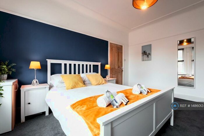 3 Bedroom Flat To Rent In Richmond Park Road, Bournemouth, BH8