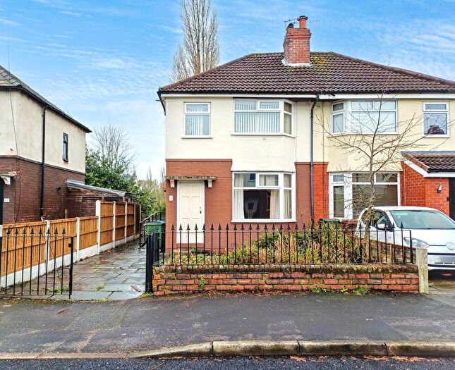3 Bedroom End Of Terrace House For Sale In Foliage Road, Stockport, SK5