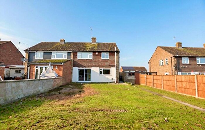 3 Bedroom Semi-Detached House For Sale In Atterbury Avenue, Leighton Buzzard, LU7