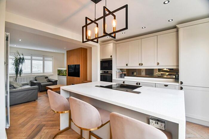 4 Bedroom Semi-Detached House For Sale In Eastcourt Lane, Gillingham, ME7