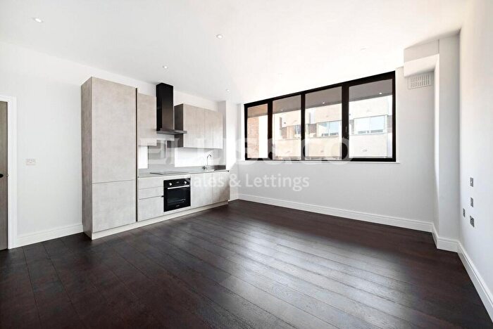 2 Bedroom Apartment To Rent In High Road, Whetstone, N20