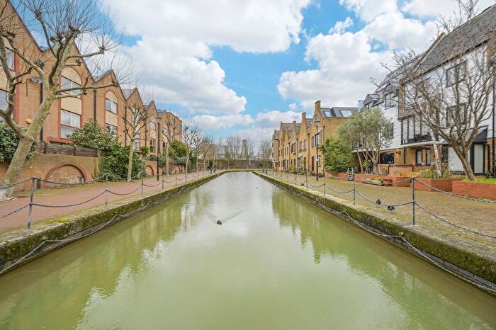 1 Bedroom Flat For Sale In Waterman Way, Wapping, London, E1W