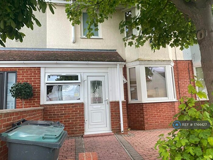 3 Bedroom Terraced House To Rent In Kings Drive, Gravesend, DA12