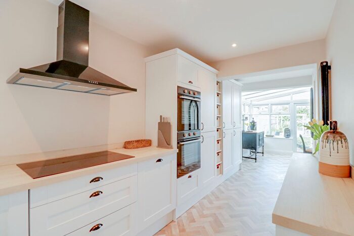 4 Bedroom Detached House For Sale In Clifton Avenue, Benfleet, SS7