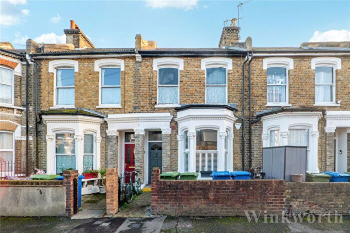 2 Bedroom Flat For Sale In Elcot Avenue, London, SE15