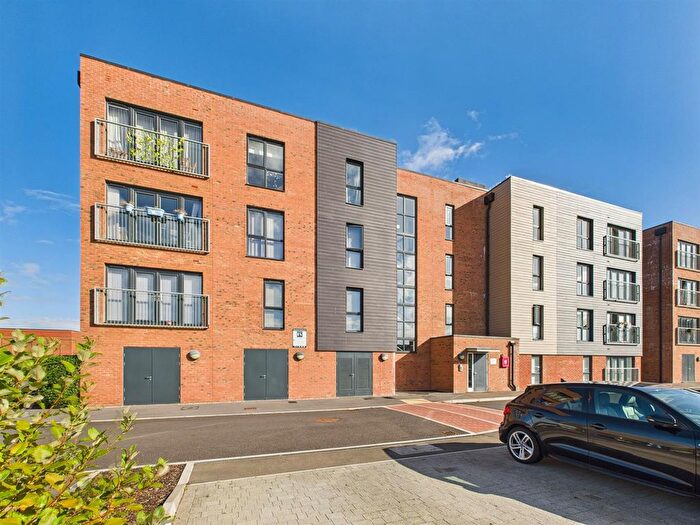 2 Bedroom Flat For Sale In Hobbs Way, Gloucester, GL2