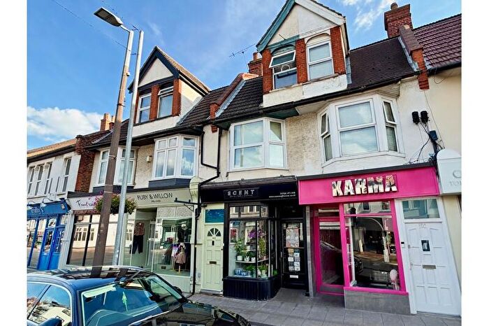 2 Bedroom Maisonette To Rent In Leigh Road, Leigh-on-Sea, Southend-on-Sea, SS9
