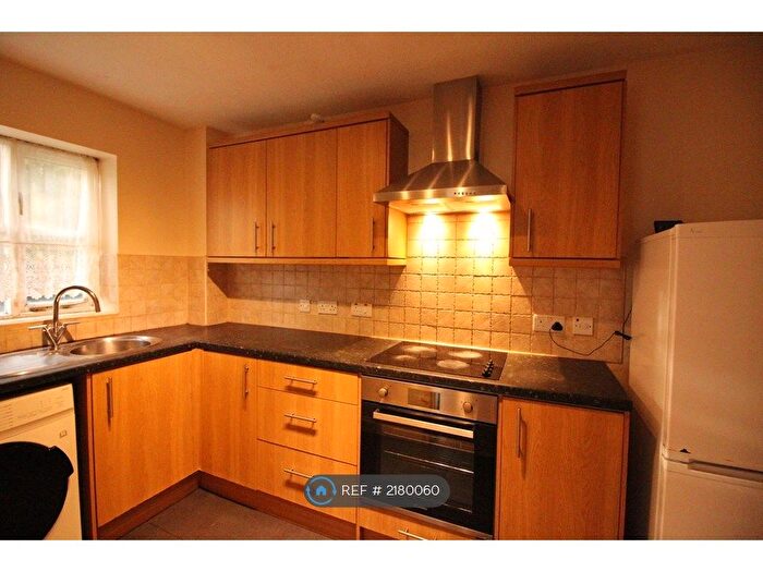2 Bedroom Flat To Rent In Blessing Way, Barking, IG11