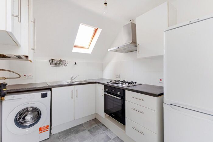 2 Bedroom Flat To Rent In Gipsy Road, London, SE27