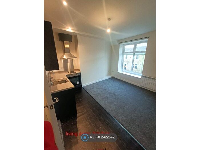 2 Bedroom Flat To Rent In South Street, Keighley, BD21