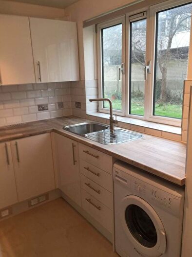 1 Bedroom Flat To Rent In Beehive Court, IG1