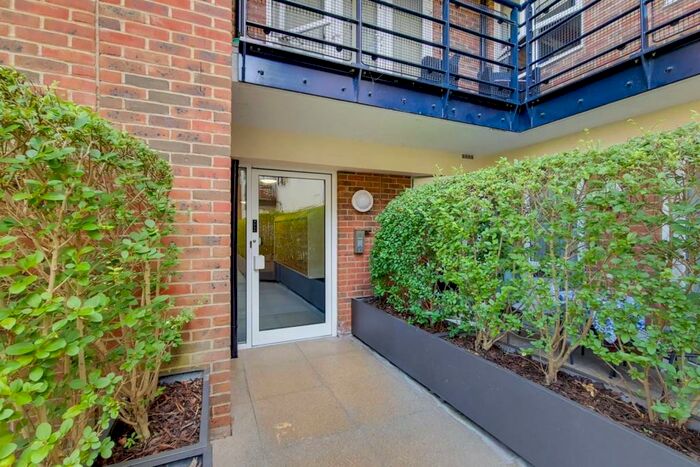 1 Bedroom Flat To Rent In Seven Kings Way, Kingston, Kingston Upon Thames, KT2